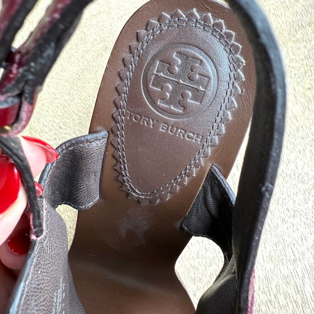 NWOT/Box TORY BURCH Kingsbridge Studded Wedge‎ Sandals Burgundy Gold 8.5 Leather - Picture 6 of 10